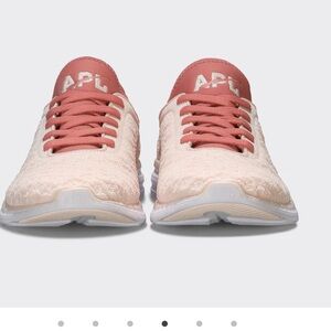 NIB, Women’s techloom phantom,  Creme / Cedar / White, size 7.5